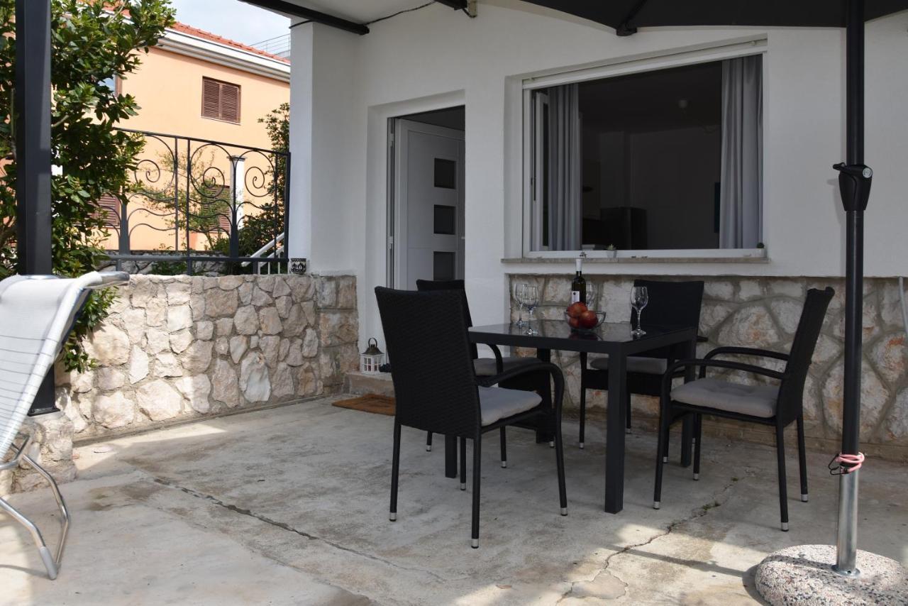 Apartman Vitamare 160 M From The Beach Novi Vinodolski Exterior foto